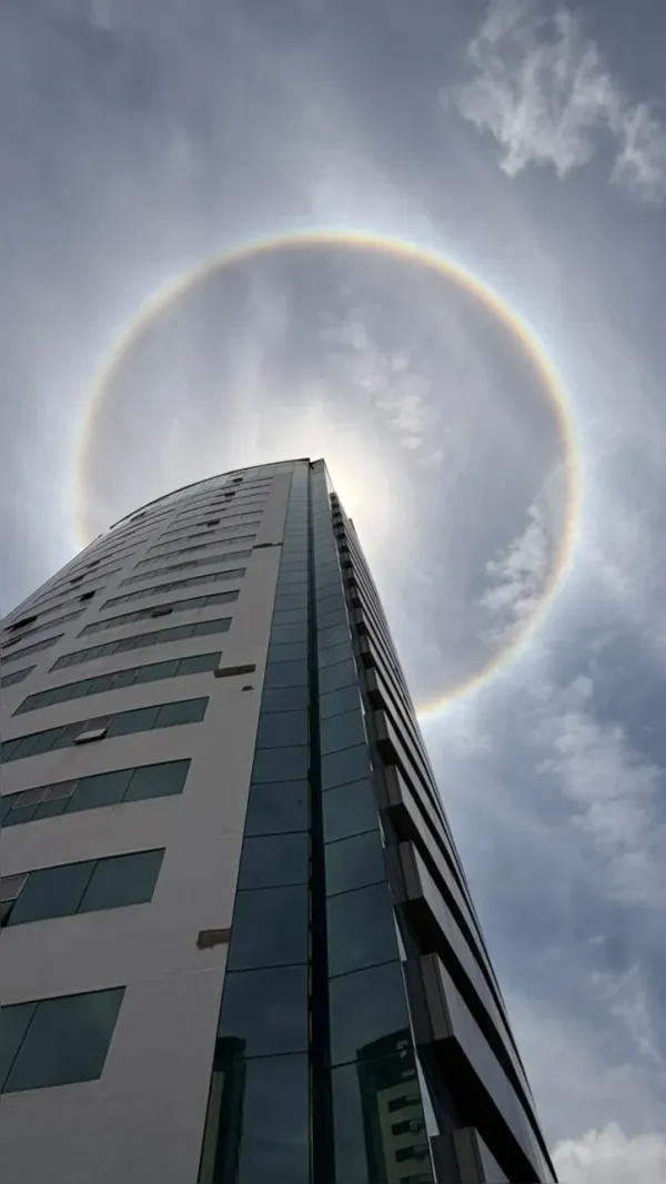 Halo solar em Salvador - Foto: Jair Mendon&ccedil;a Jr. / Ag A TARDE